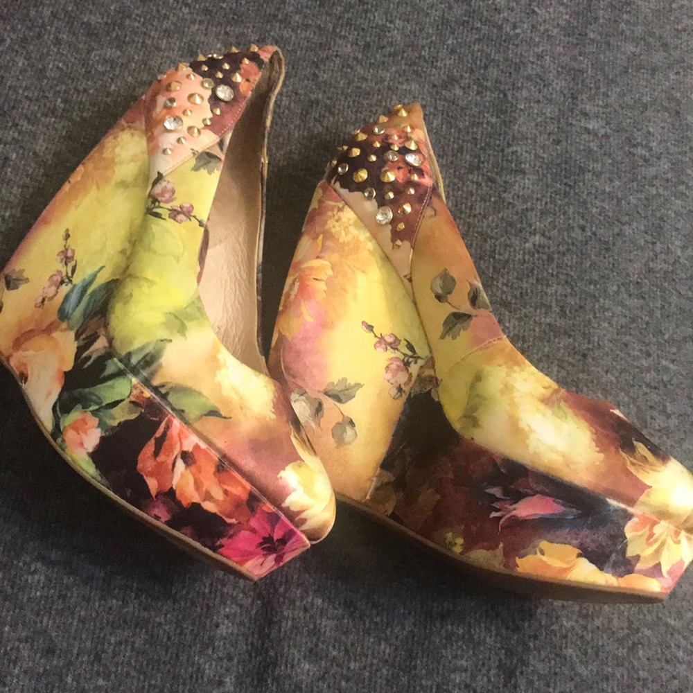Wedge heels